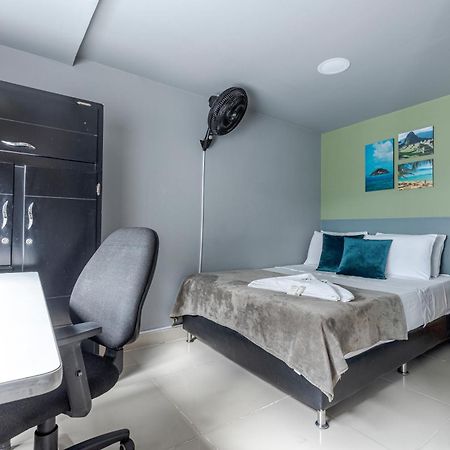 Poblado Guest House Medellin Bagian luar foto